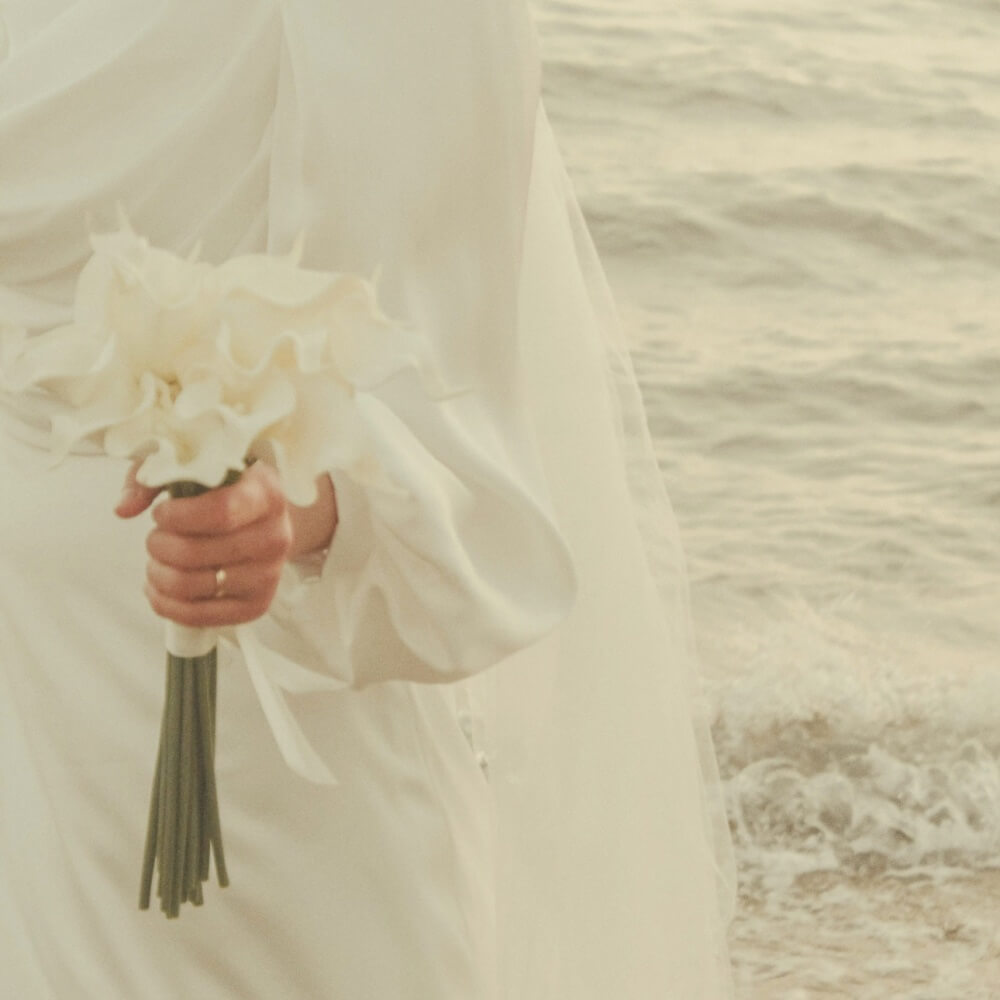 花束を持つ花嫁